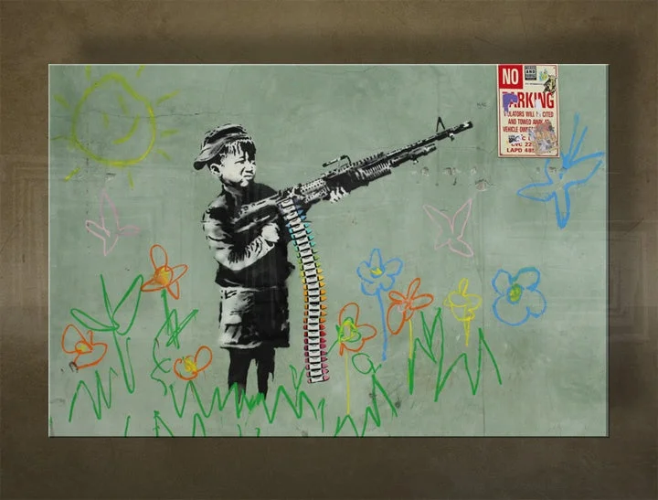 Obraz Banksy – Chlapec s pastelkovým guľometom (Crayon Boy)